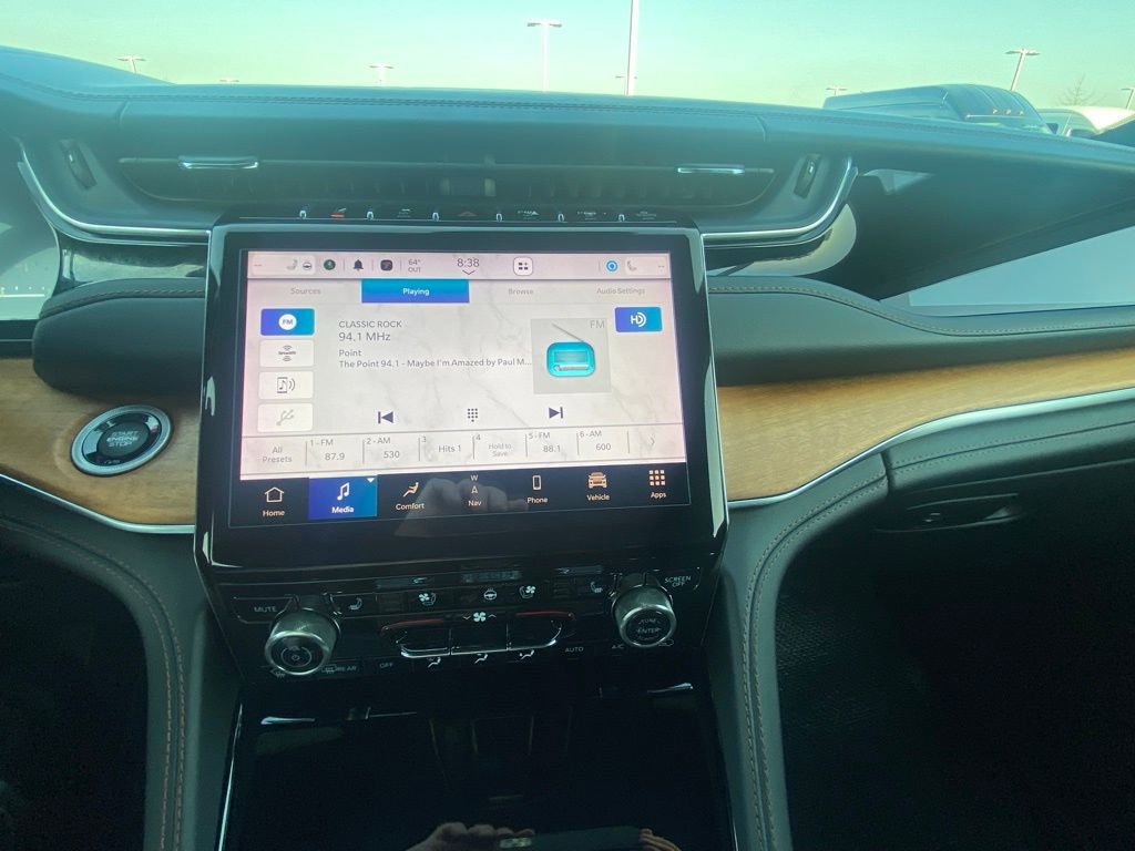 Used 2023 Jeep Grand Cherokee L Summit AWD/4WD image 15