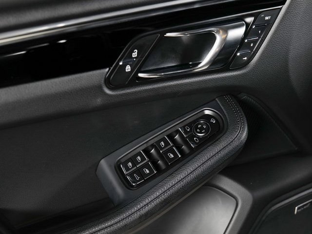 Certified 2026 Porsche Macan AWD/4WD image 30