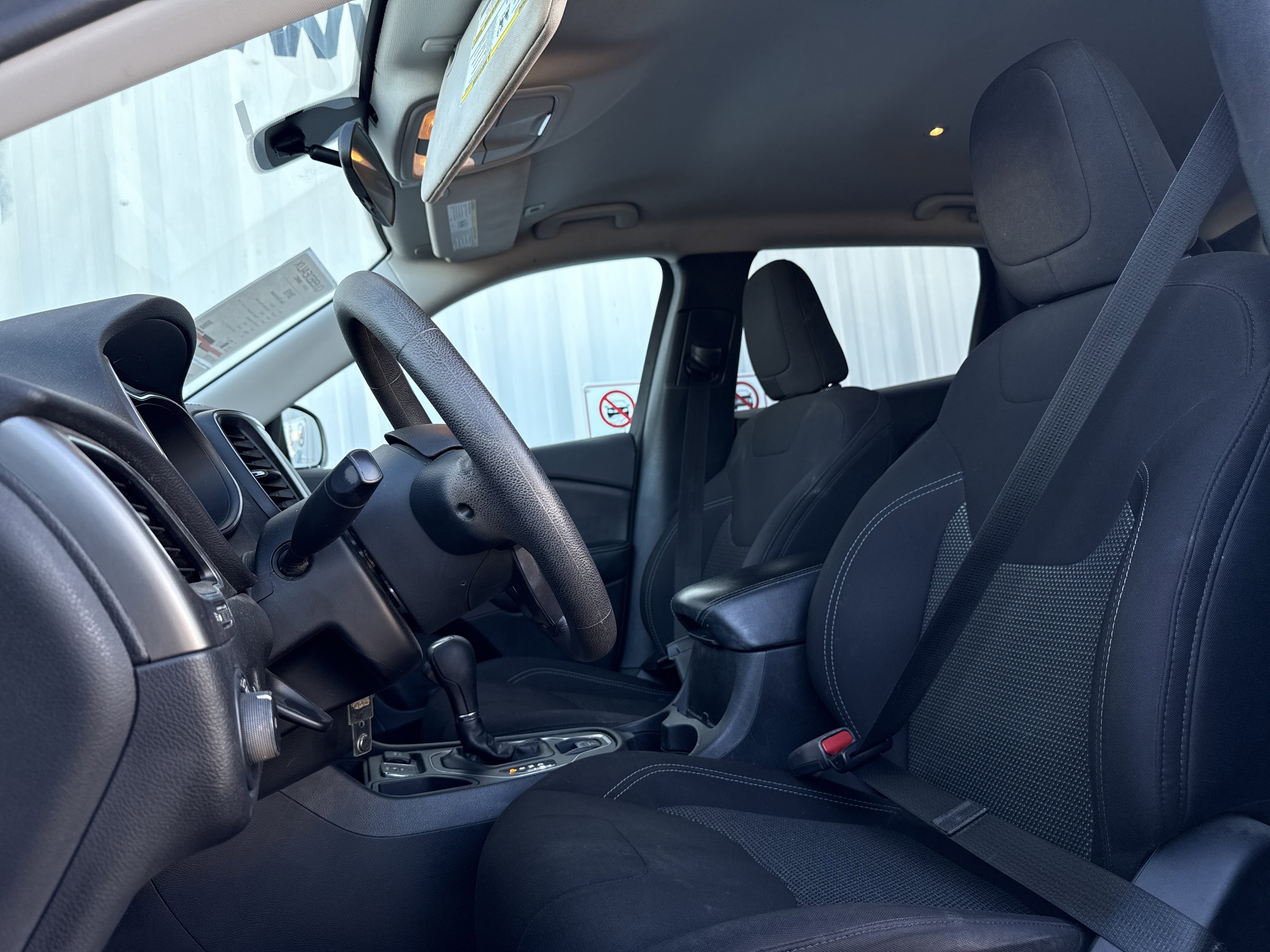 Used 2019 Jeep Cherokee Latitude w/ Popular Appearance Group image 10