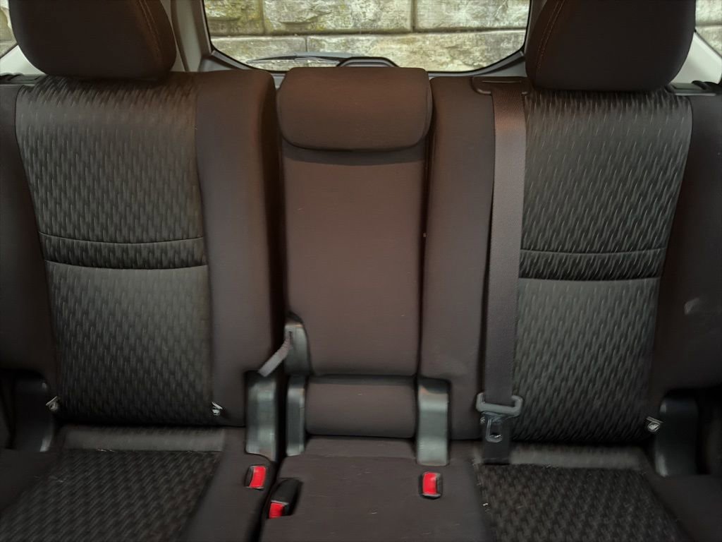 Used 2018 Nissan Rogue SV AWD/4WD image 24