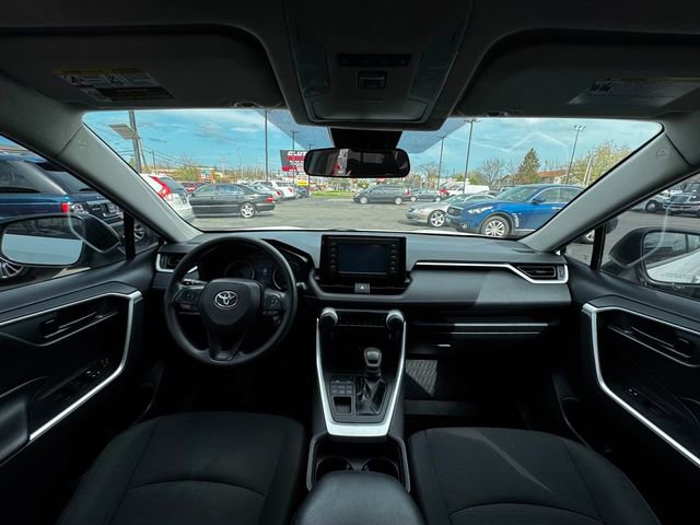 Used 2019 Toyota RAV4 LE AWD/4WD image 20