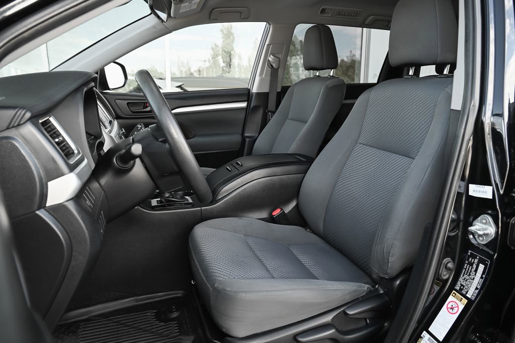 Used 2019 Toyota Highlander LE FWD image 20