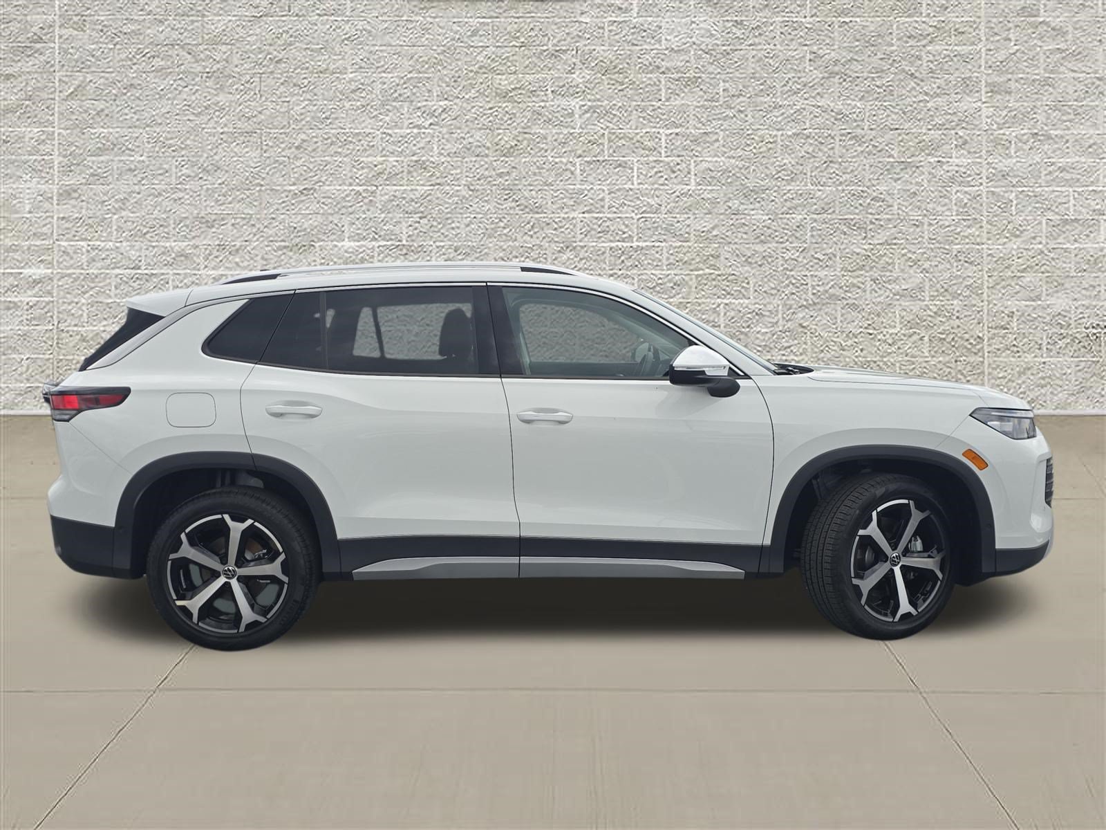 New 2026 Volkswagen Tiguan SE AWD/4WD image 8