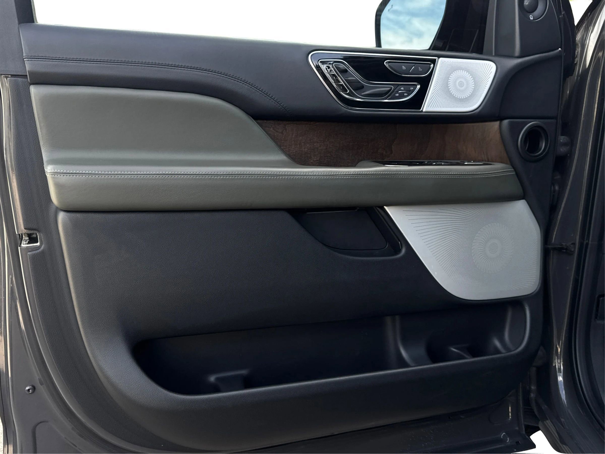 Used 2022 Lincoln Navigator Black Label image 13