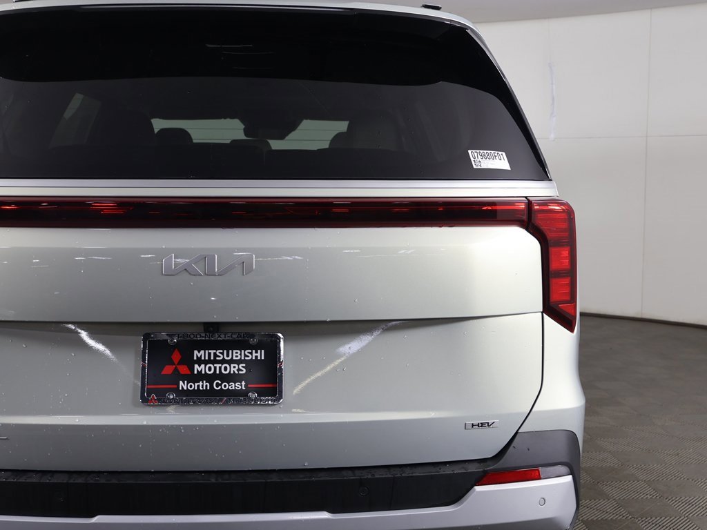 Used 2025 Kia Carnival EX image 17