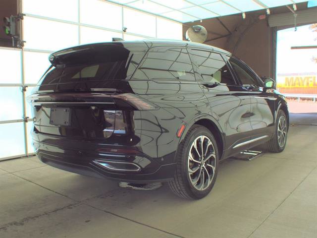 Used 2024 Lincoln Nautilus Reserve image 4