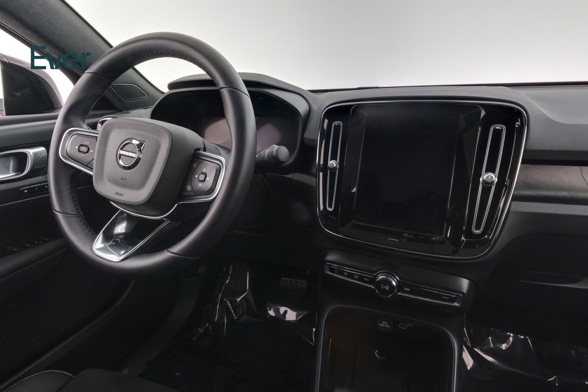 Used 2023 Volvo C40 P8 Recharge Plus image 25