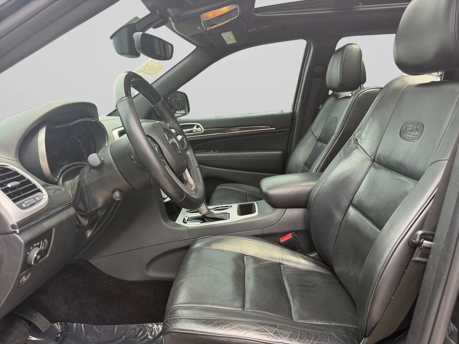 Used 2018 Jeep Grand Cherokee Overland w/ Interior Metal Package RWD image 16