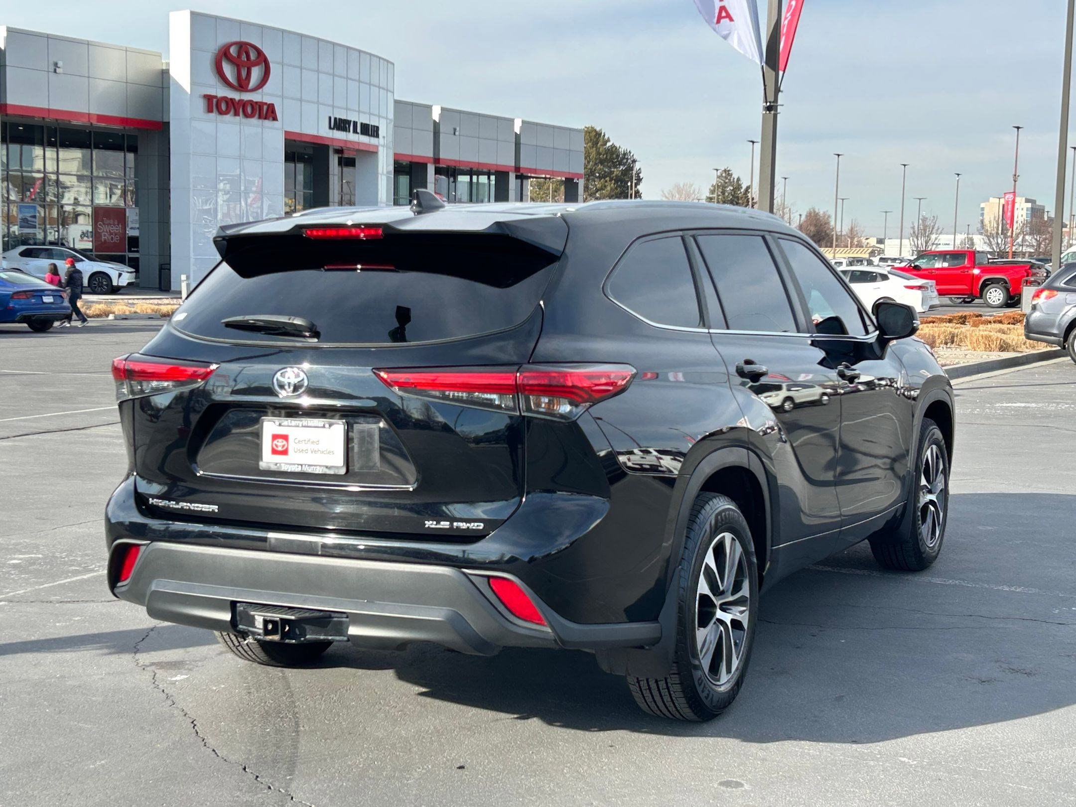 Certified 2023 Toyota Highlander XLE image 5