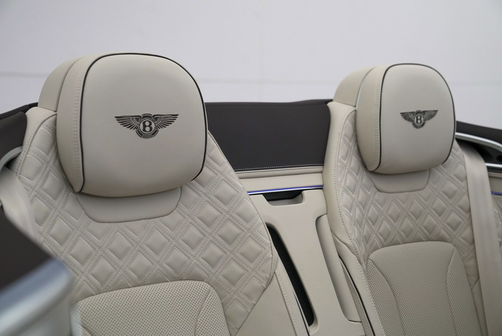 Used 2023 Bentley Continental GT Azure image 41