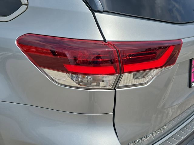 Used 2019 Toyota Highlander SE FWD image 36