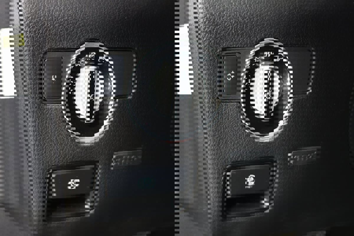 Used 2014 Mercedes-Benz SLK 250 image 22