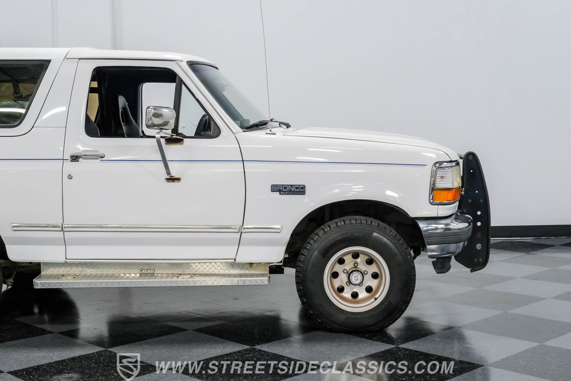 Used 1994 Ford Bronco XLT image 28