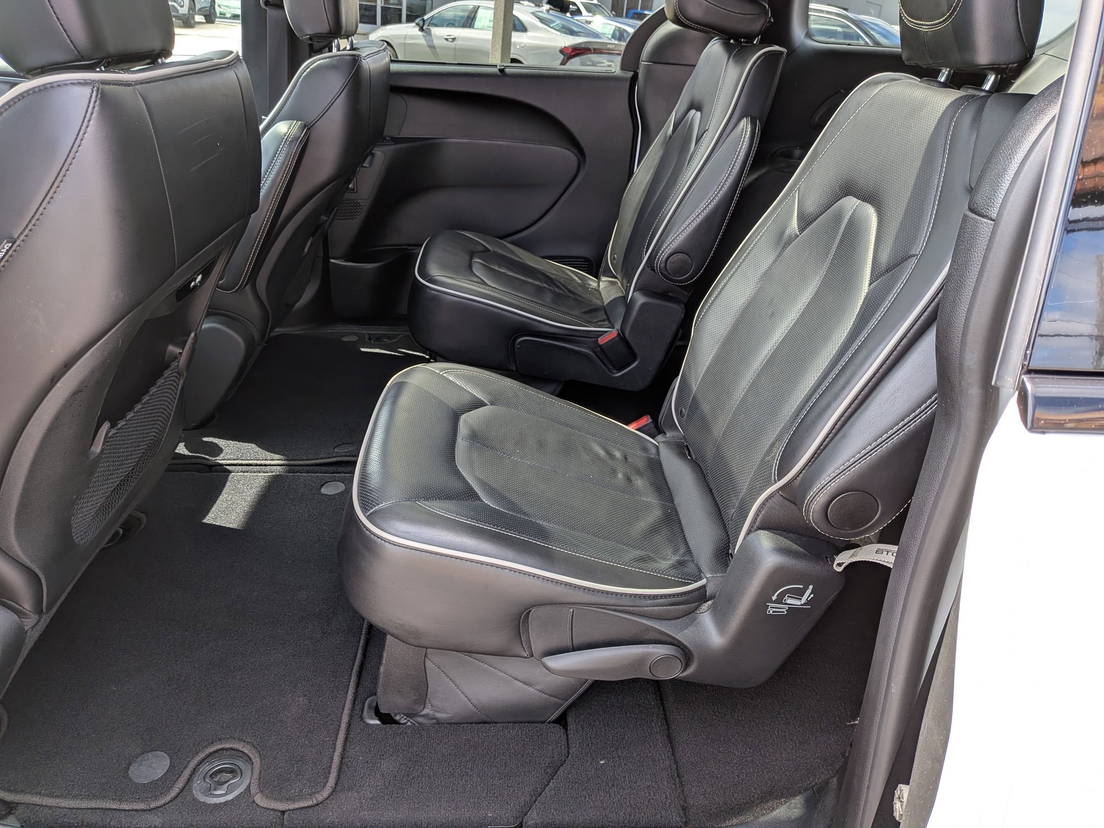 Used 2025 Chrysler Pacifica Limited FWD image 27