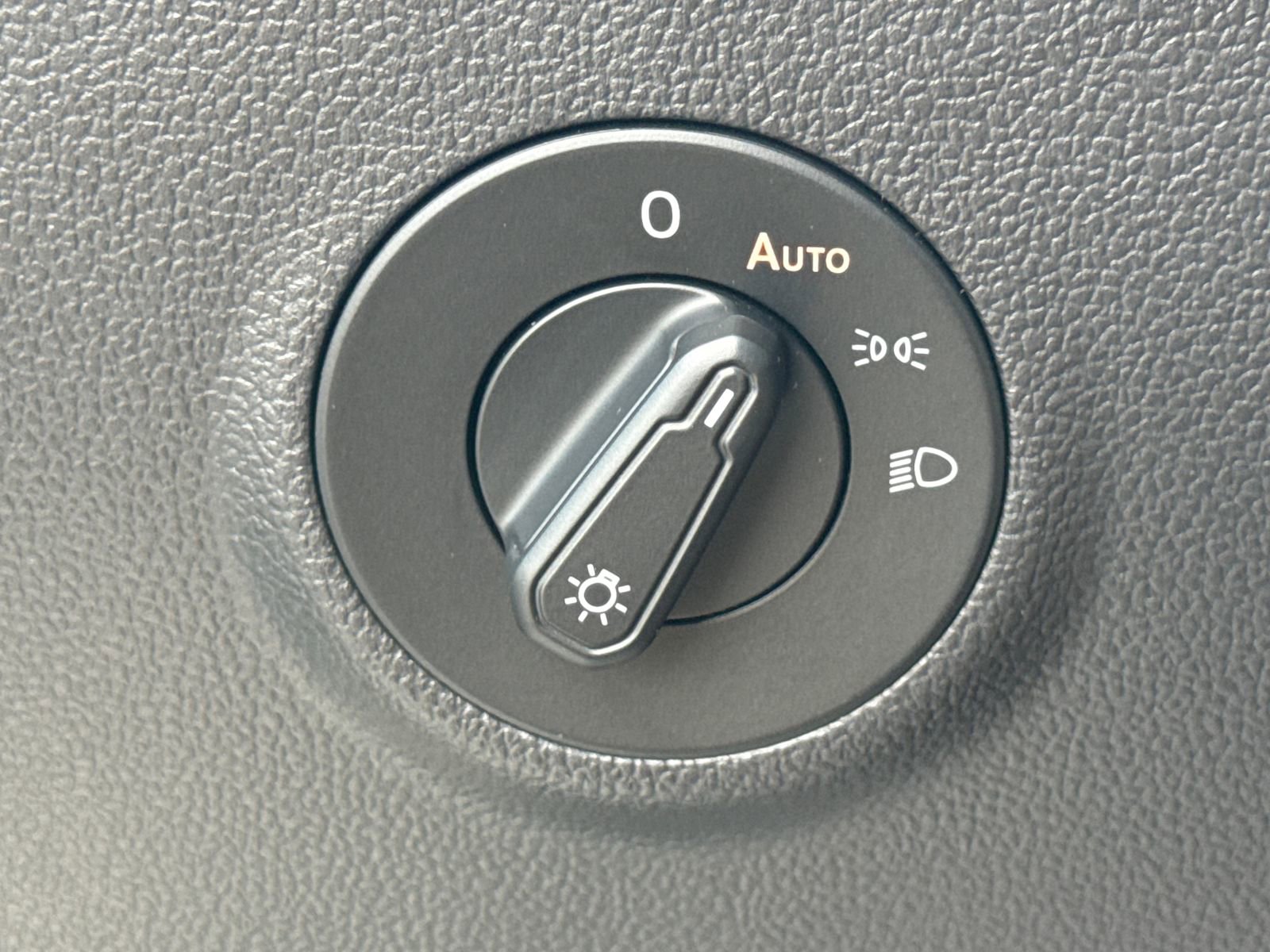 Certified 2022 Volkswagen Taos SEL image 24