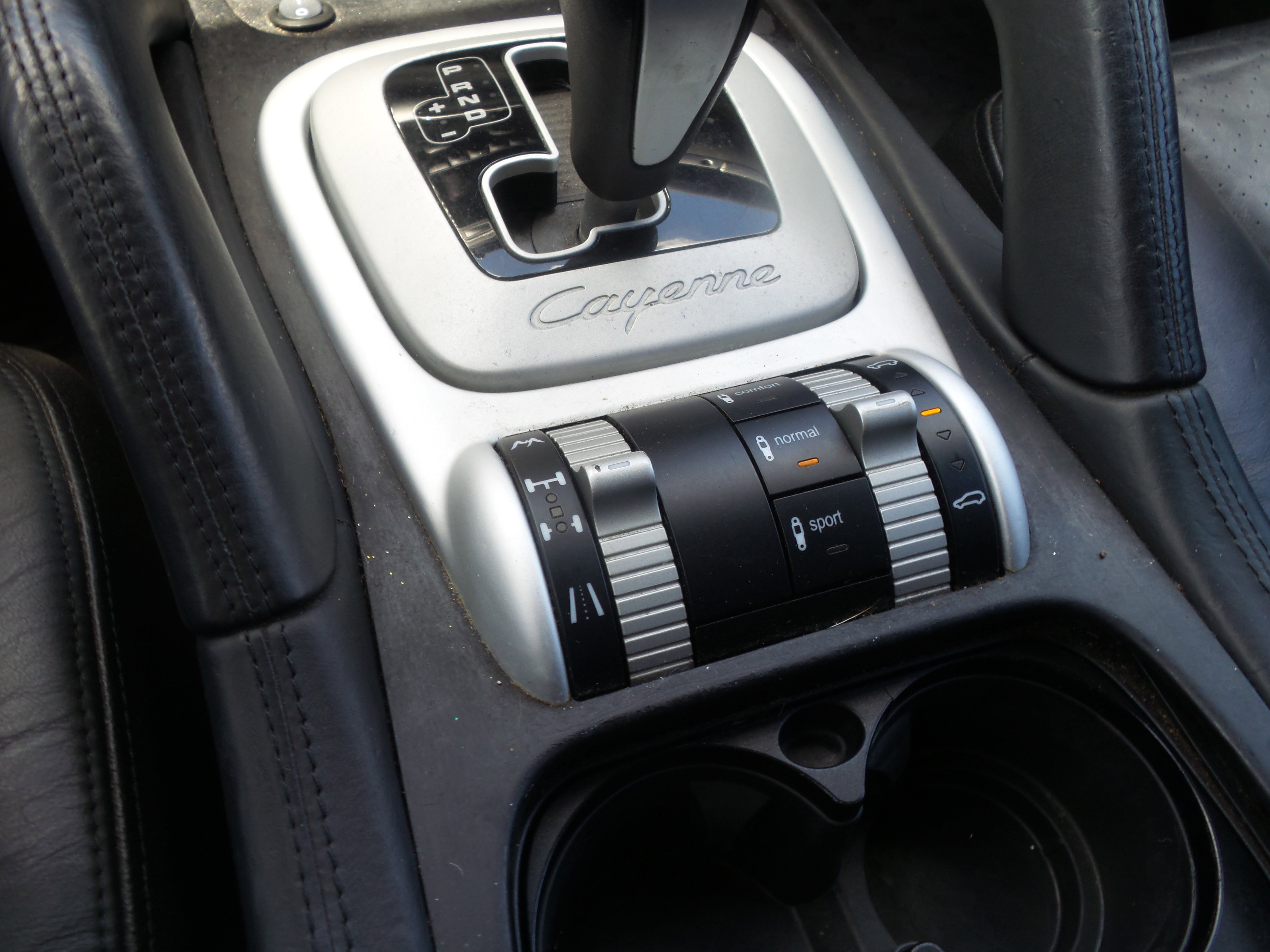 Used 2004 Porsche Cayenne Turbo image 41