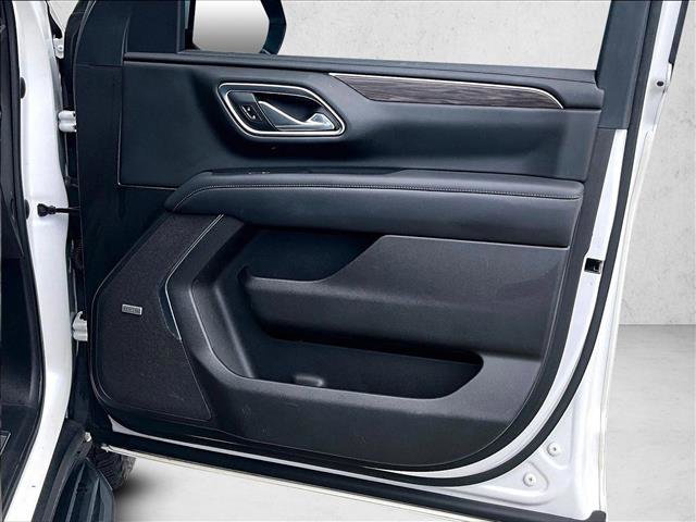 Used 2021 Chevrolet Suburban LT w/ Luxury Package RWD image 18