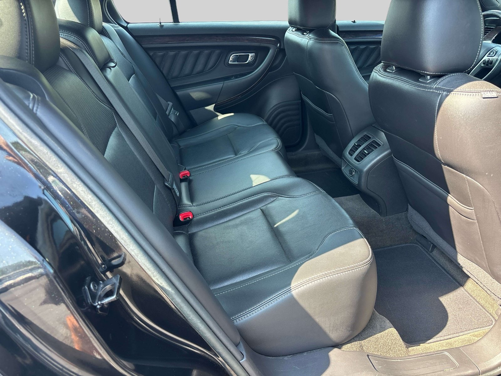 Used 2014 Ford Taurus Limited FWD image 14