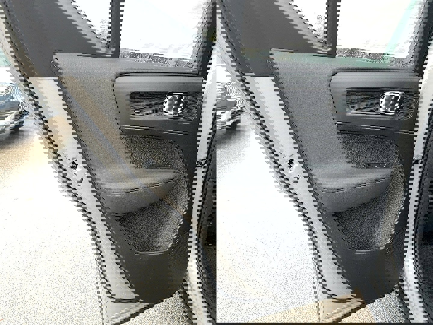 New 2025 Volvo XC40 B5 Ultra w/ Protection Package image 15