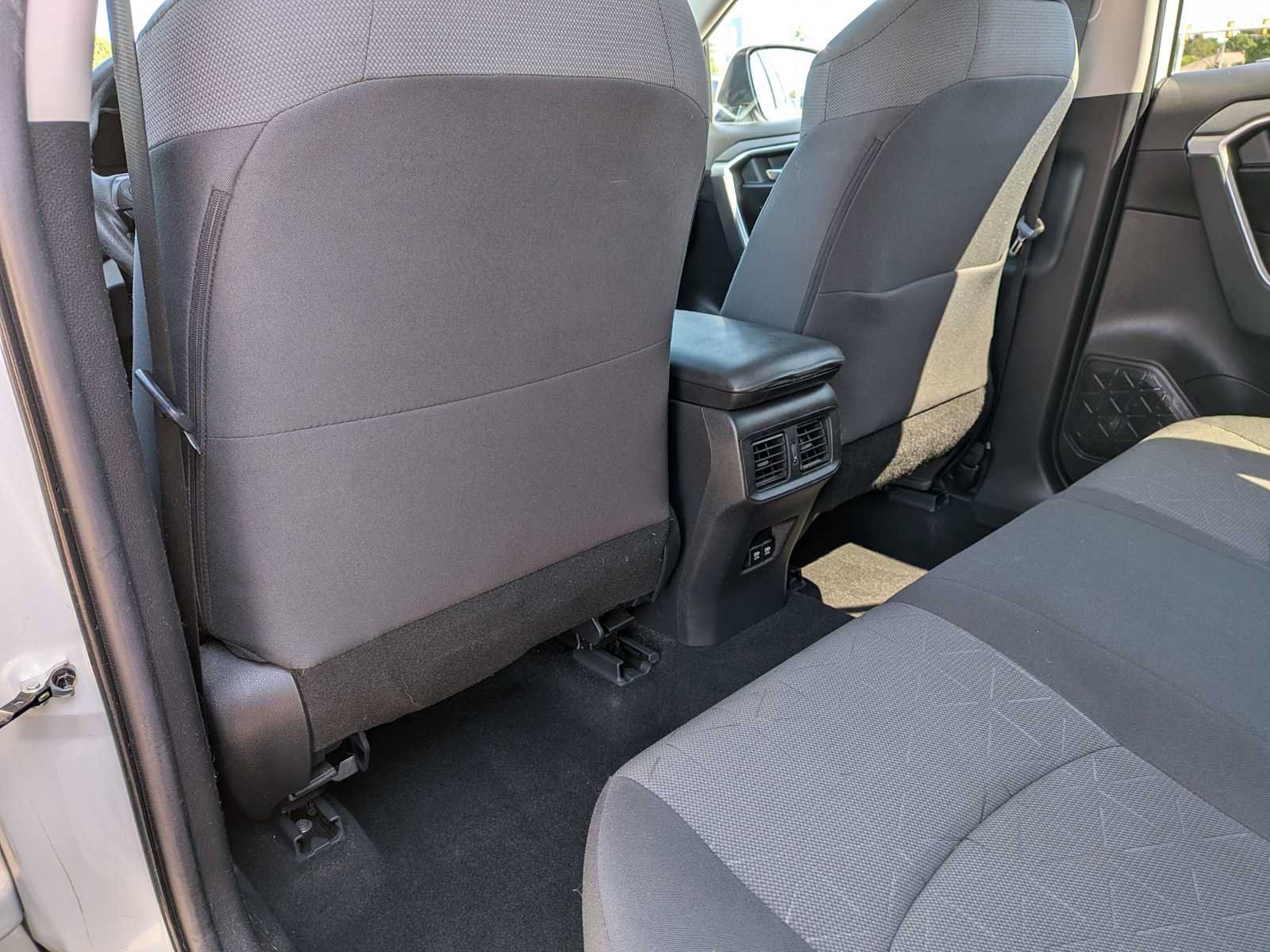 Used 2020 Toyota RAV4 XLE AWD/4WD image 17