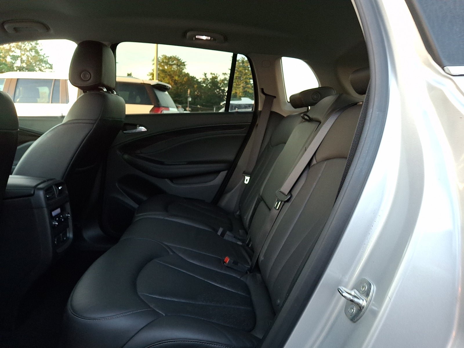 Certified 2019 Buick Envision Essence FWD image 10
