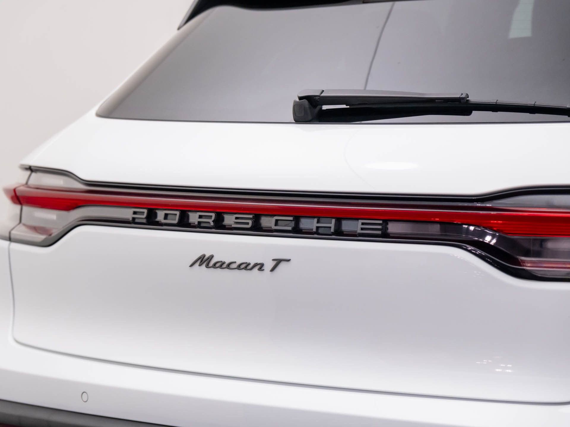 Certified 2023 Porsche Macan Turbo image 30