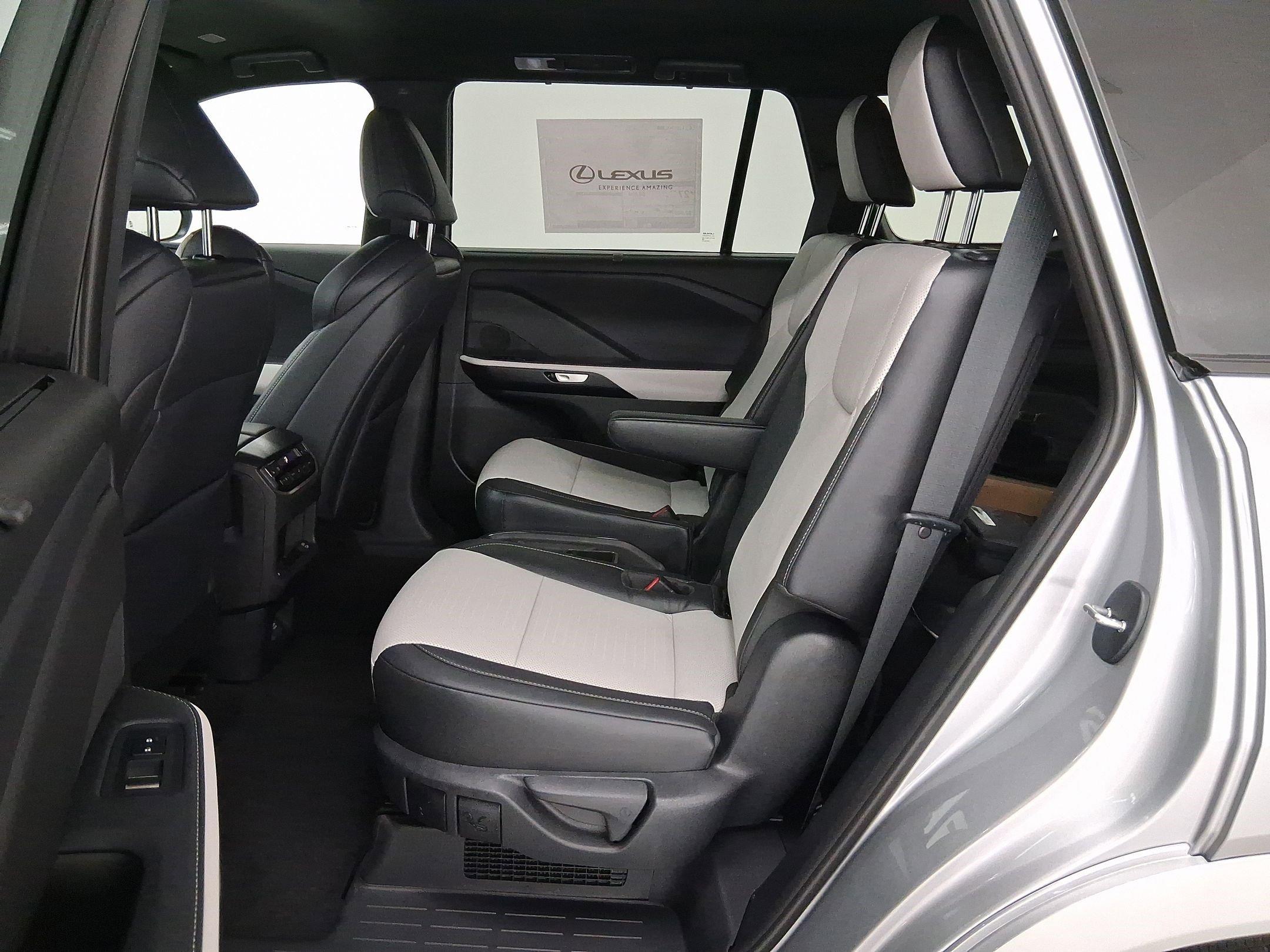 New 2026 Lexus TX 500h AWD image 12