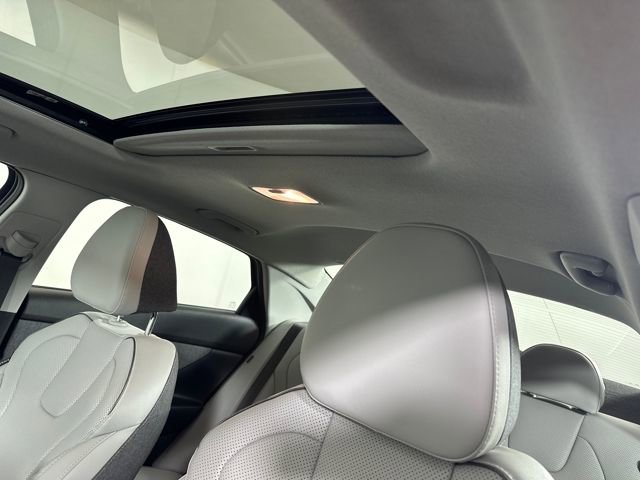 Certified 2025 Hyundai Elantra Limited image 40