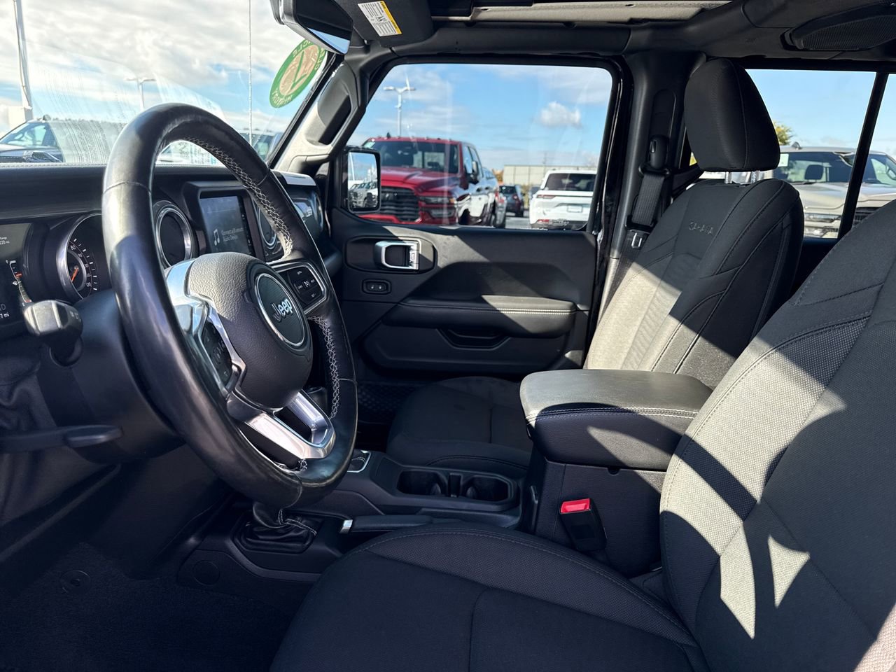 Used 2018 Jeep Wrangler Unlimited Sahara image 11