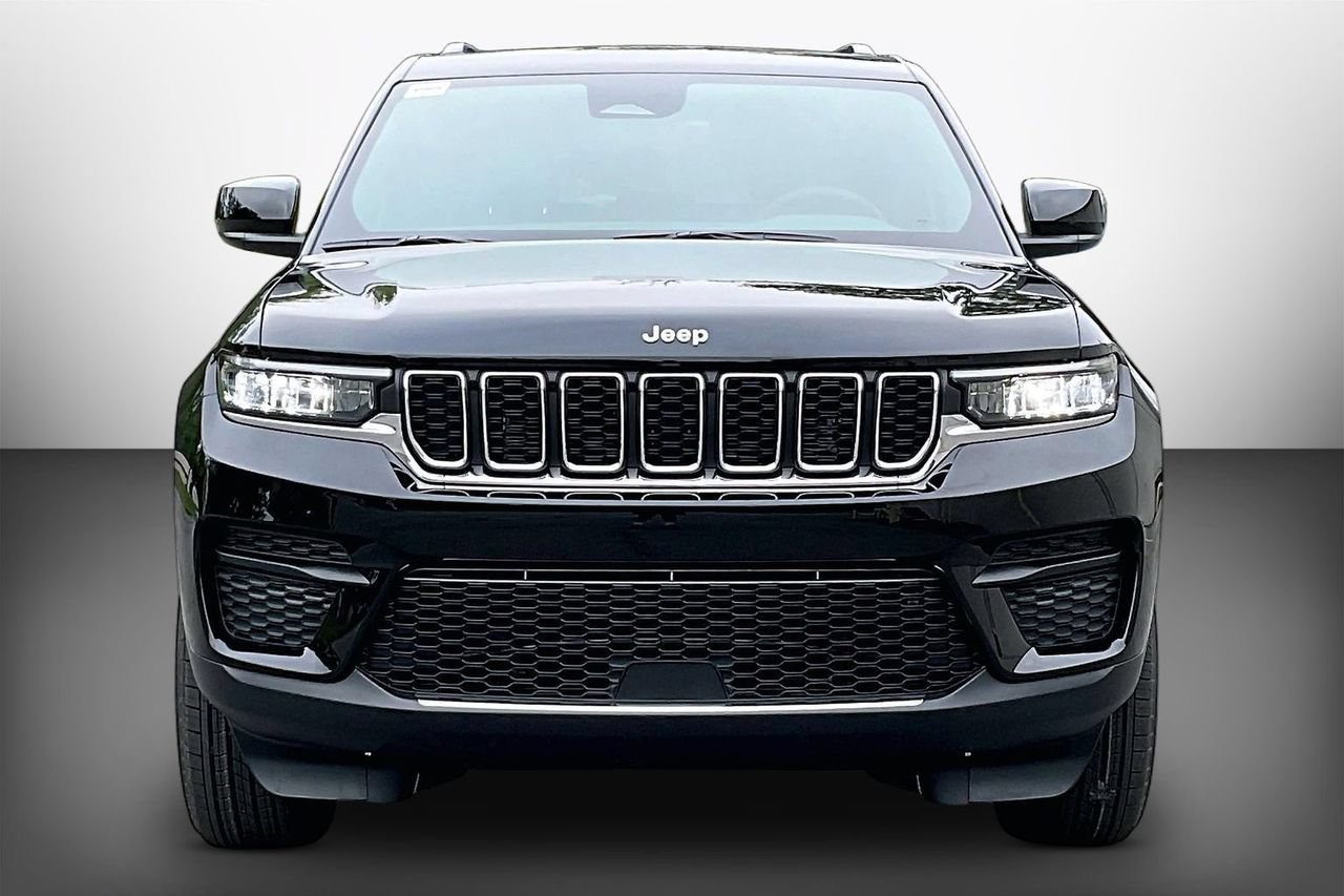 New 2027 Jeep Grand Cherokee Laredo RWD image 3