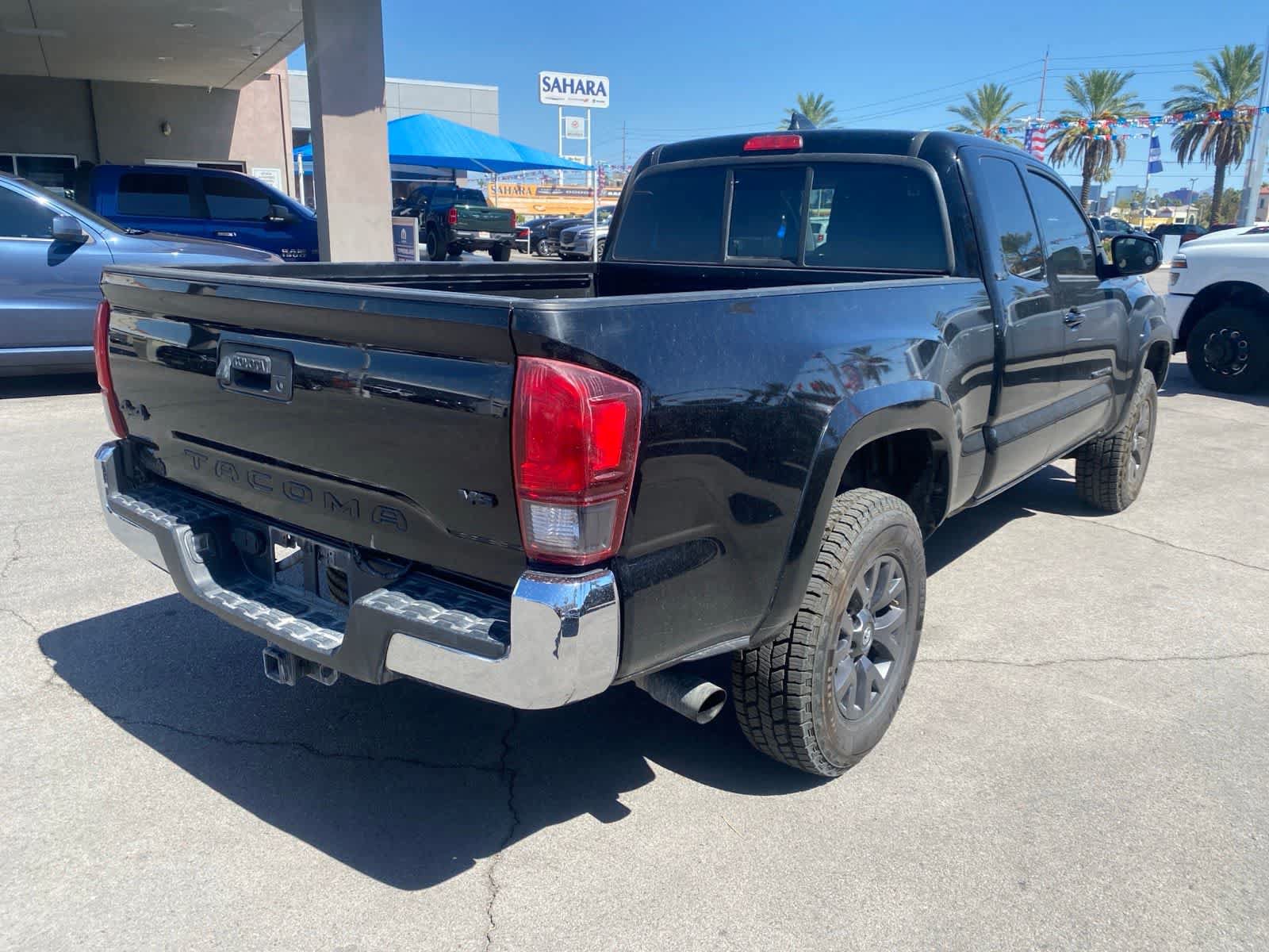 Used 2023 Toyota Tacoma SR5 AWD/4WD image 7