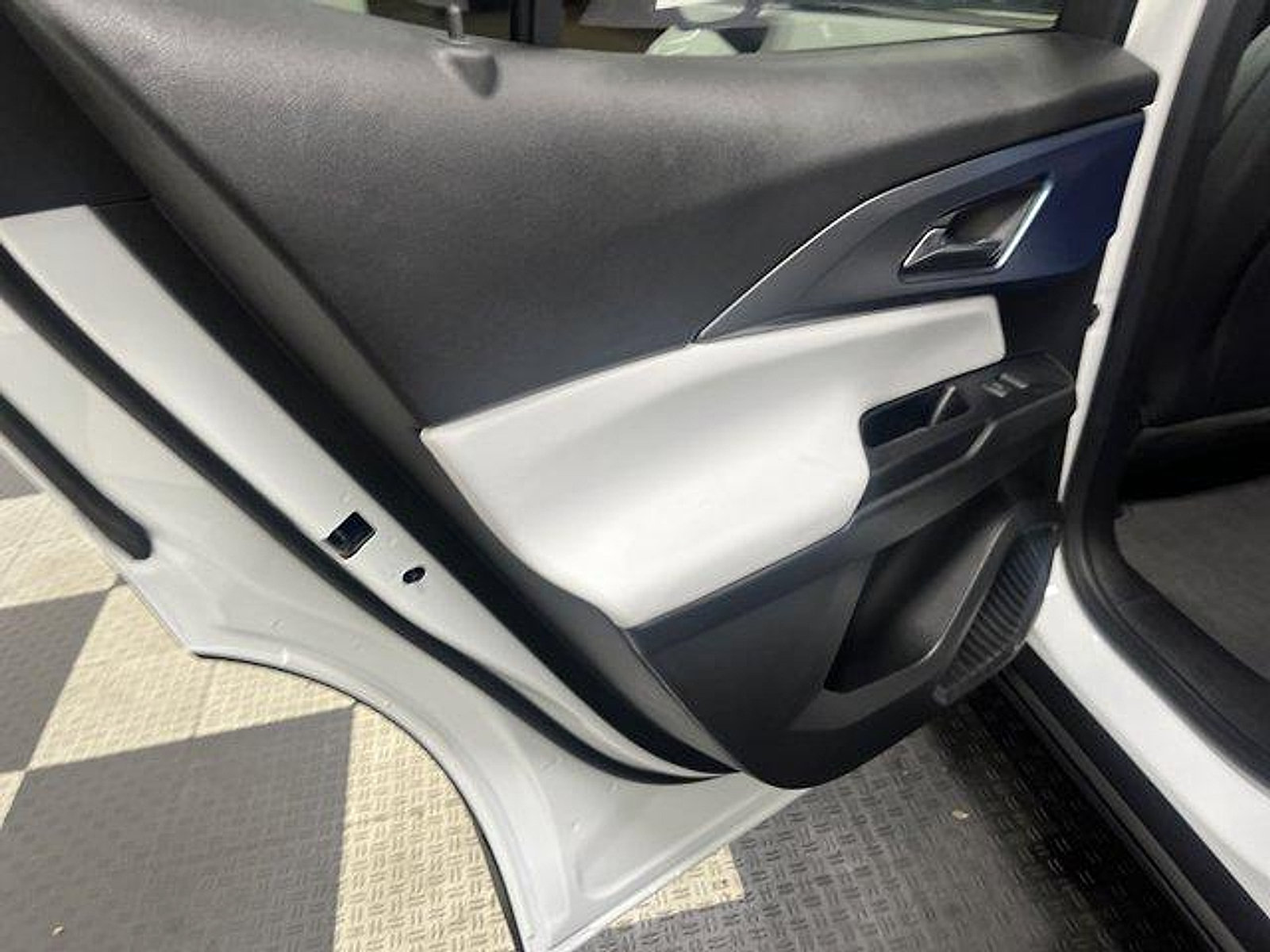 New 2026 Chevrolet Equinox EV LT AWD/4WD image 11
