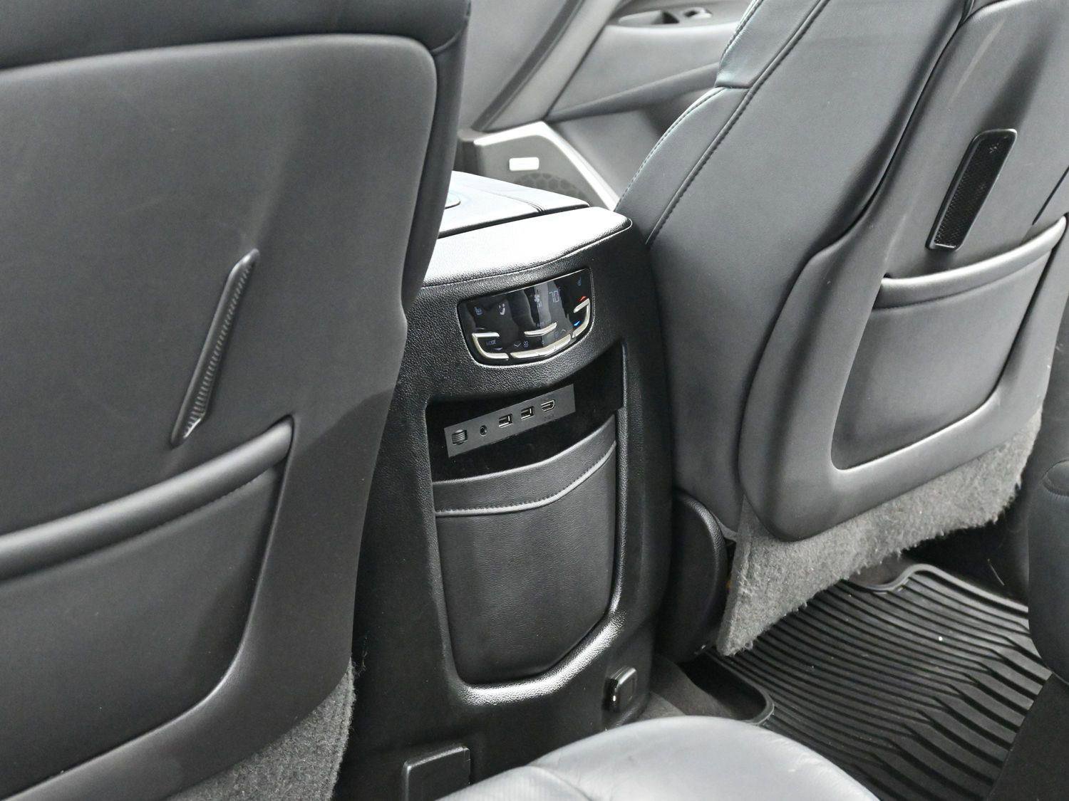 Used 2017 Cadillac Escalade ESV Luxury image 33