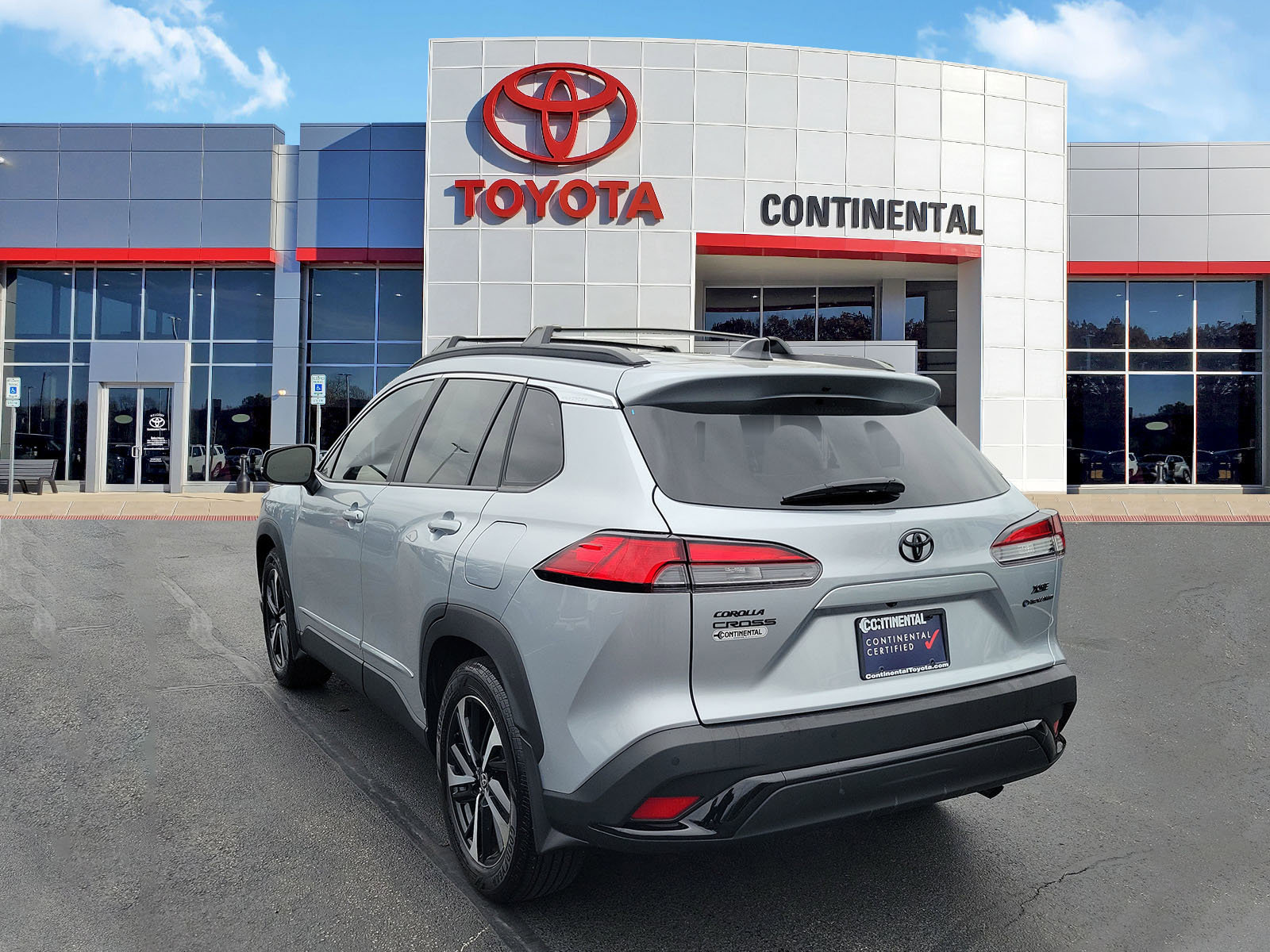 Used 2025 Toyota Corolla Cross AWD Hybrid w/ Convenience Package image 3