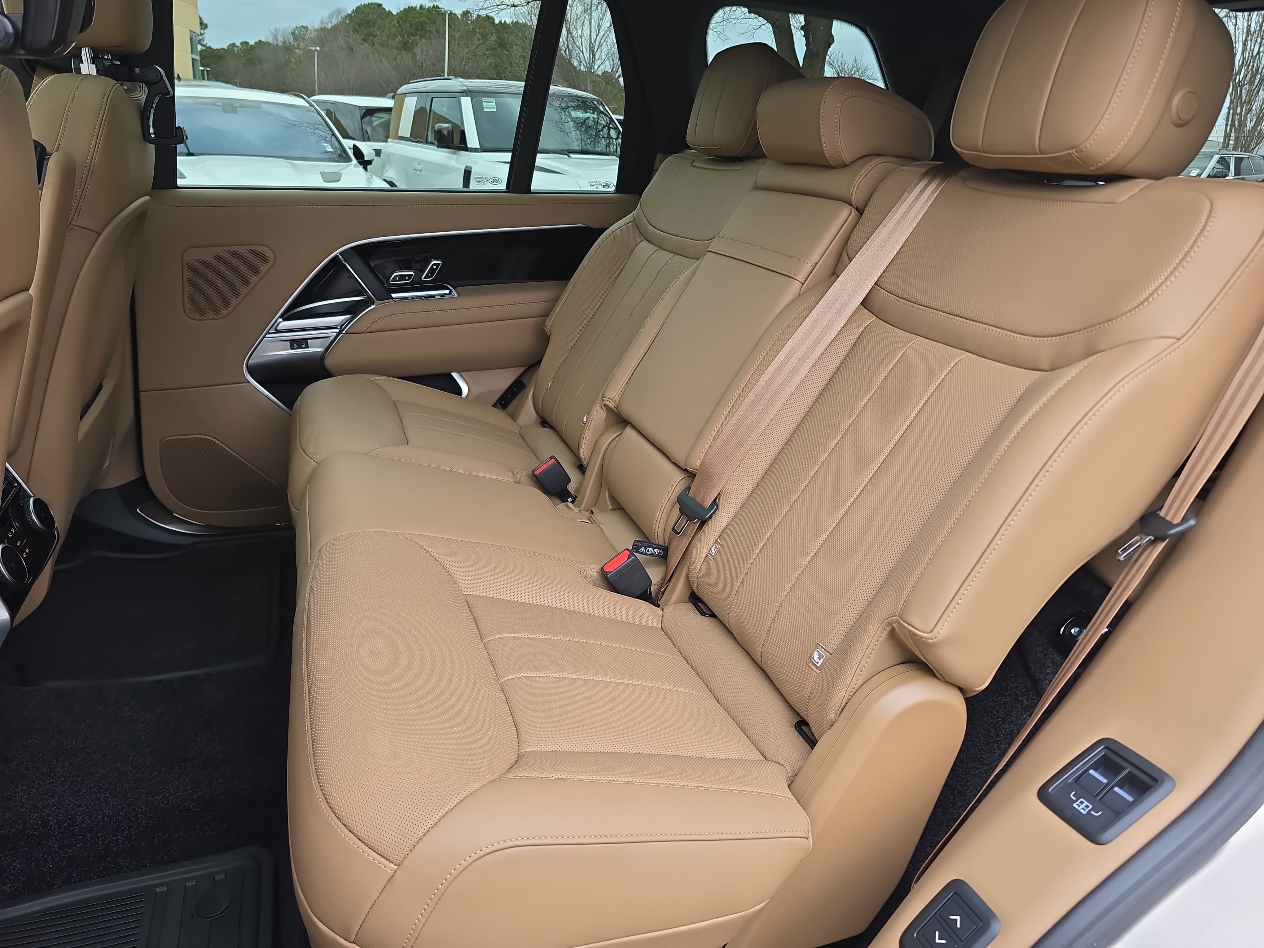 New 2026 Land Rover Range Rover Long Wheelbase SE AWD/4WD image 14
