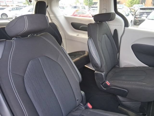 Used 2023 Chrysler Voyager LX FWD image 9