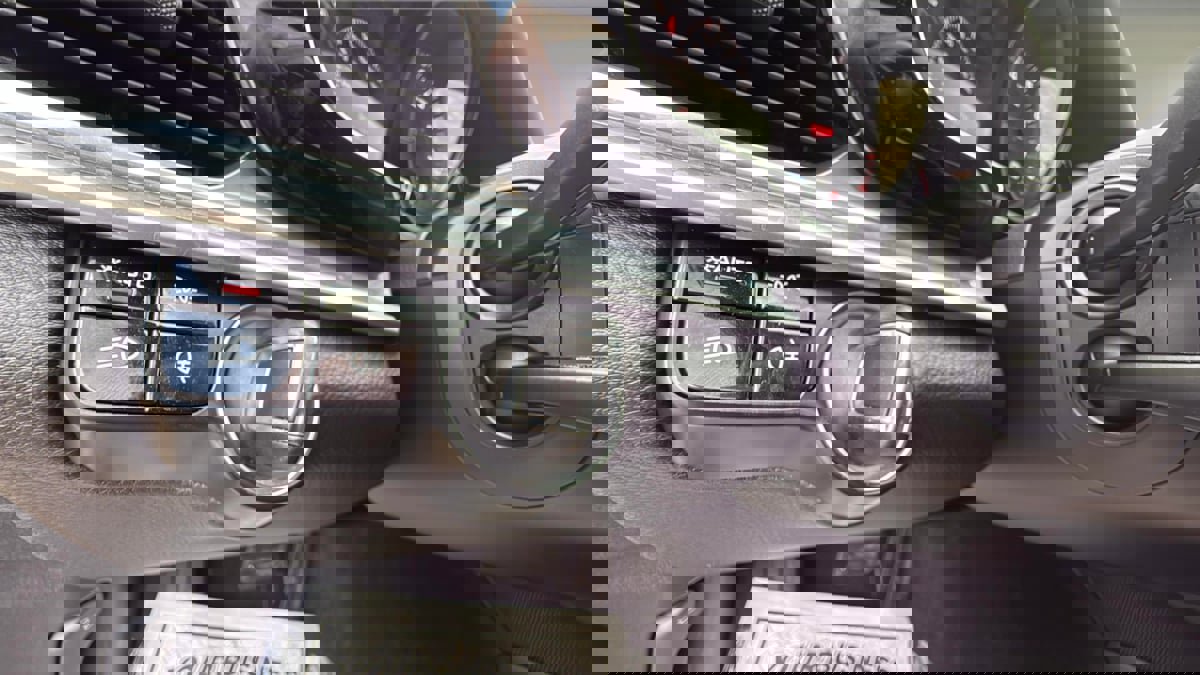 Used 2019 Porsche Panamera image 24