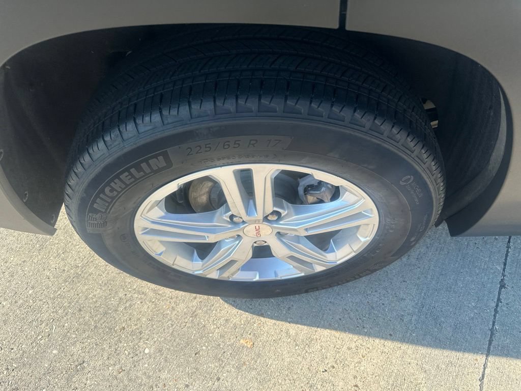 Used 2022 GMC Terrain SLE w/ LPO, Floor Liner Package FWD image 34