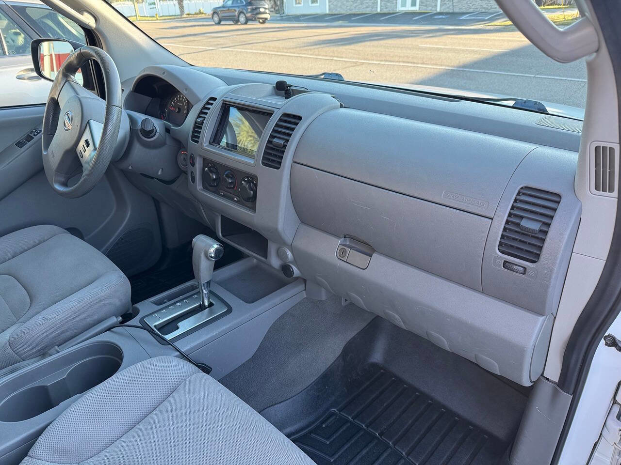 Used 2008 Nissan Frontier SE w/ Power Pkg image 16