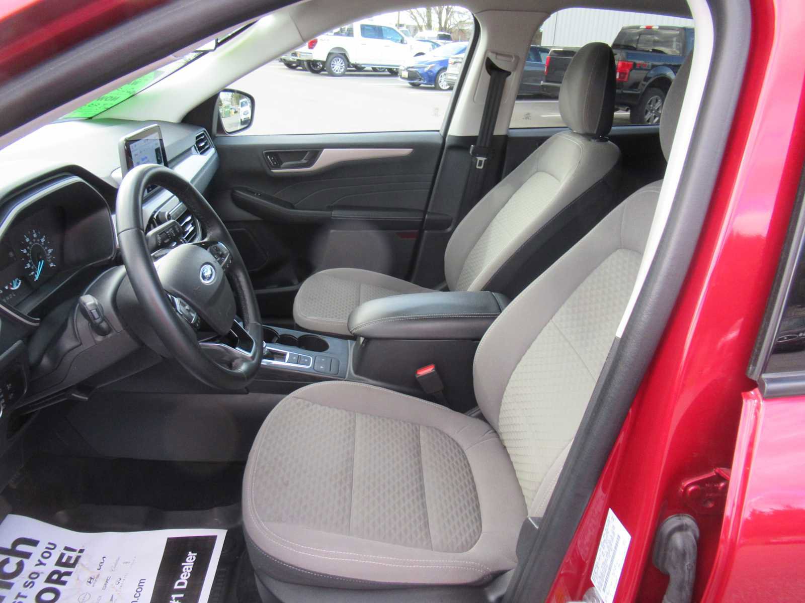 Used 2022 Ford Escape SE w/ SE Sport Appearance Package image 12