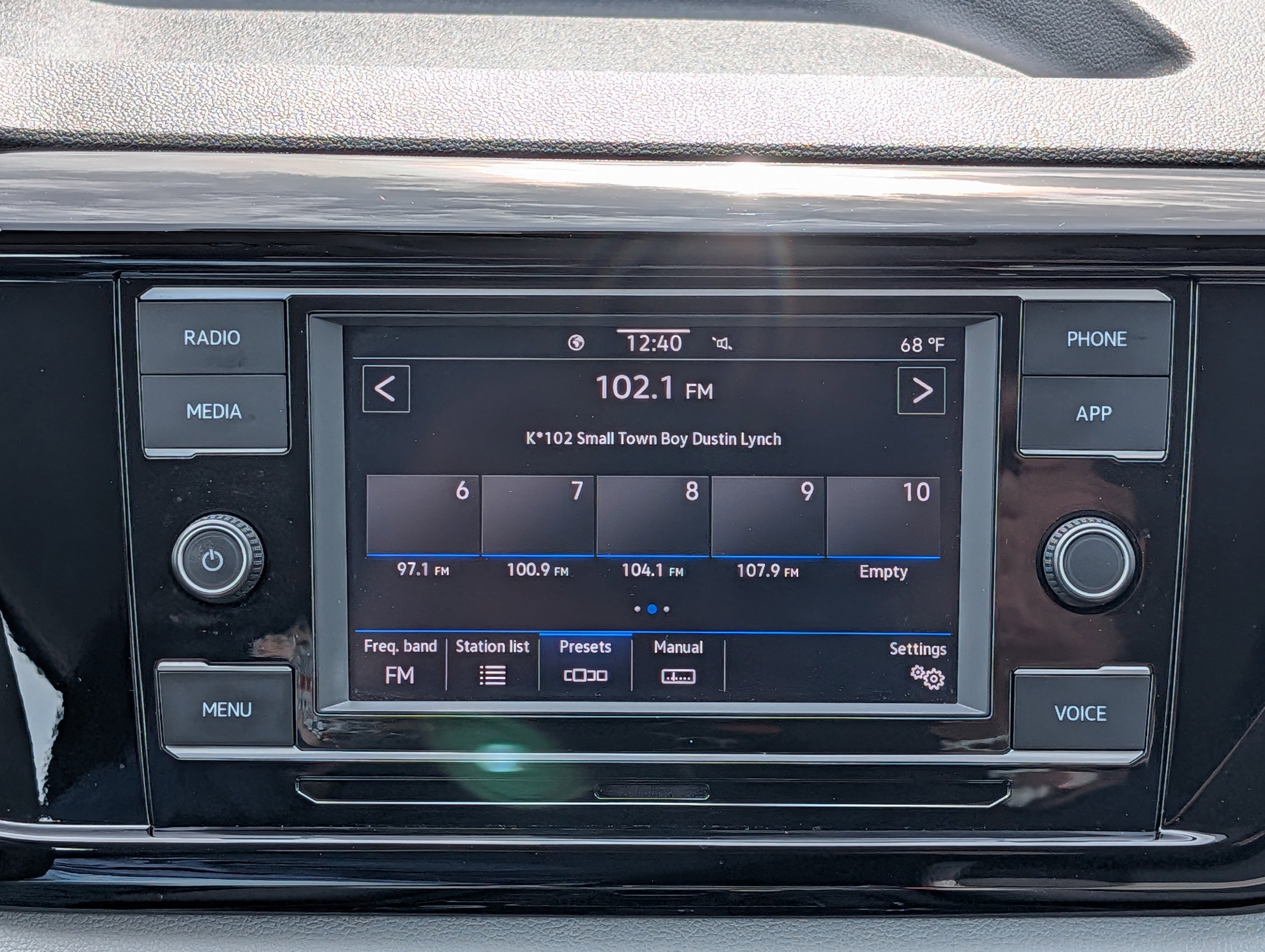 Certified 2023 Volkswagen Taos S image 32