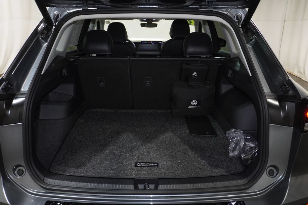 Certified 2026 Volkswagen Tiguan SE AWD/4WD image 6