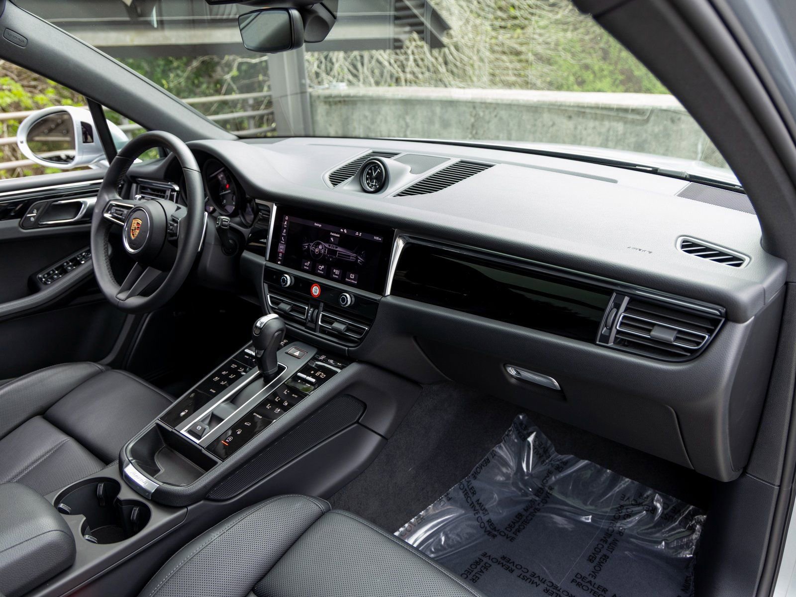 Certified 2025 Porsche Macan image 54