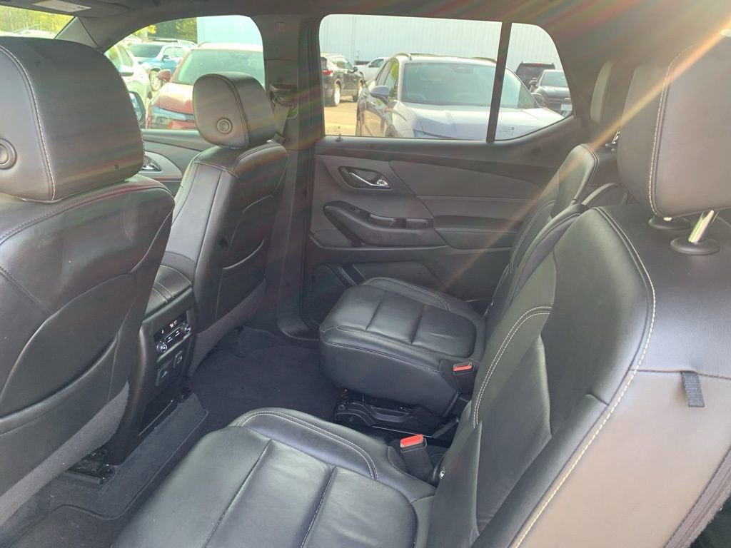 Used 2022 Chevrolet Traverse LT w/ LT Premium Package image 7