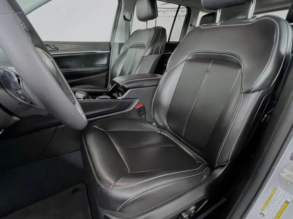 Used 2023 Jeep Grand Cherokee Limited AWD/4WD image 22