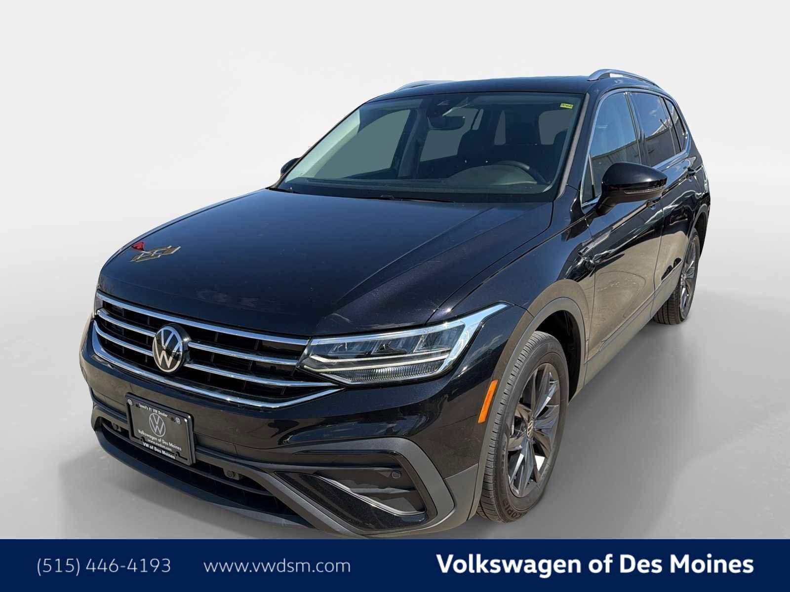 Used 2022 Volkswagen Tiguan SE w/ Panoramic Sunroof Package image 1