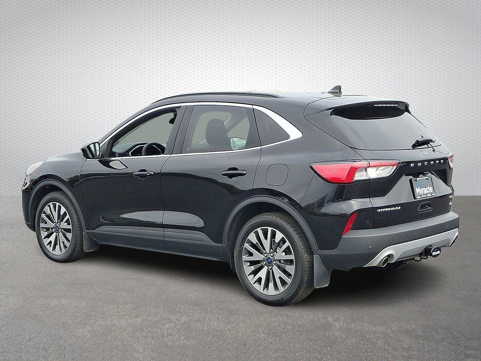 Used 2022 Ford Escape Titanium w/ Class II Trailer Tow Package image 4