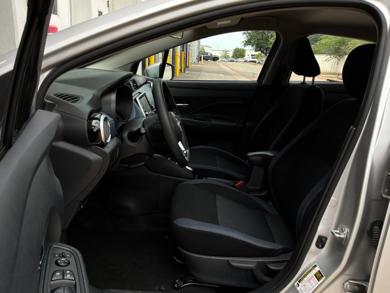 Used 2025 Nissan Versa SV FWD image 10