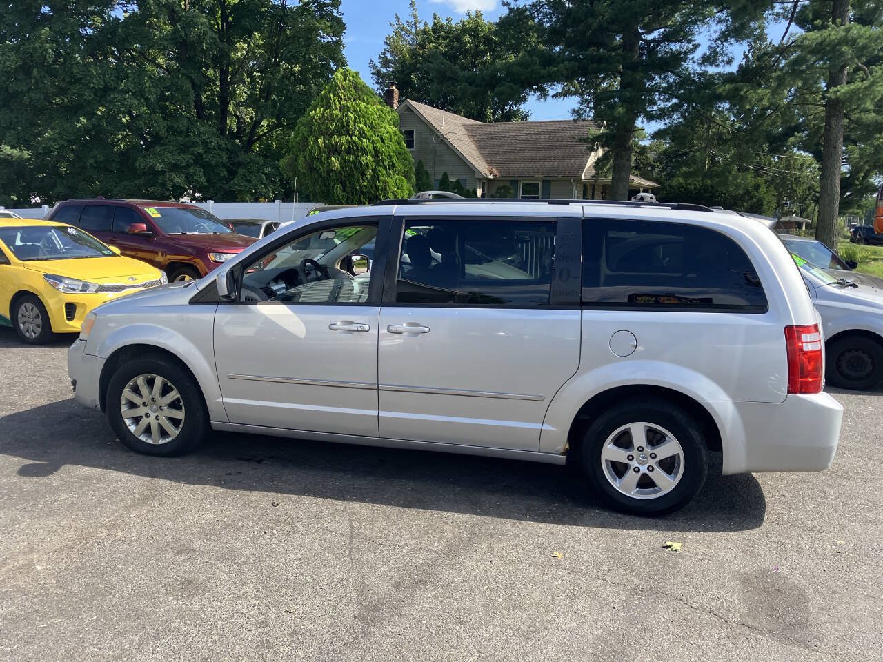 Used 2010 Dodge Grand Caravan SXT FWD image 10