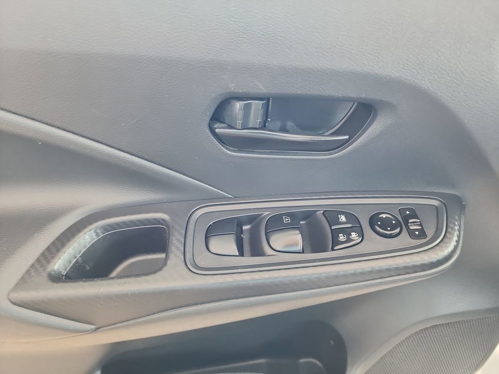 Used 2022 Nissan Versa S FWD image 14